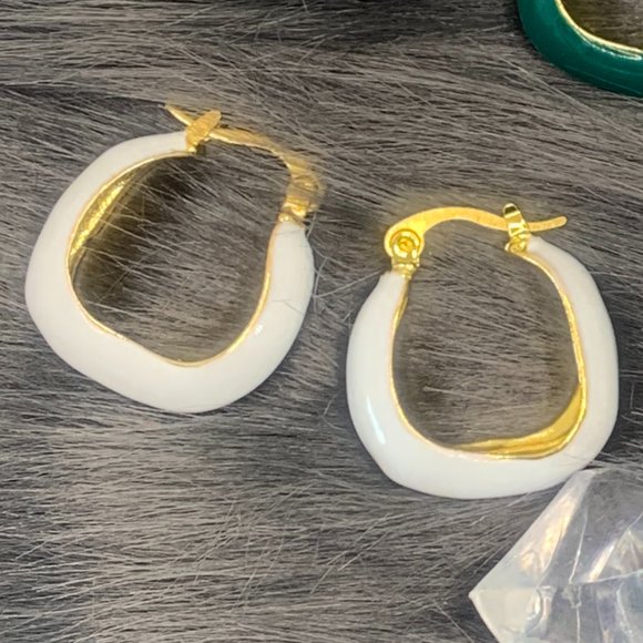 New Retro Aesthetic Earrings - Picture 4 of 6